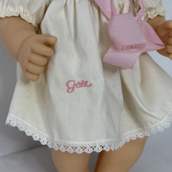 Vintage Gotz Baby Doll Blonde Blue Eyes Dress Bonnet Götz-Puppe Sleep Eyes Tag - Picture 2 of 9